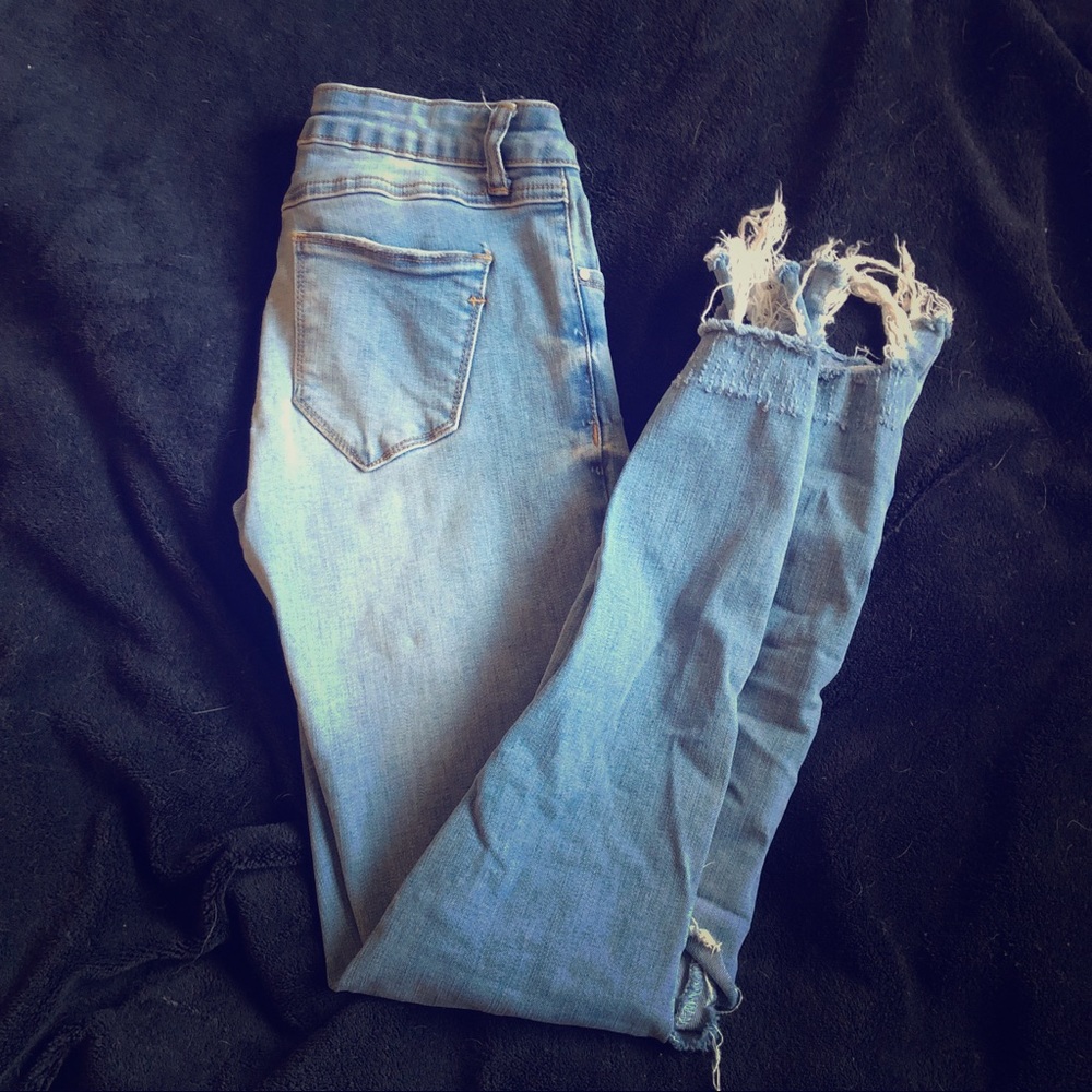 Destroyed mid waist, medium washed jeans